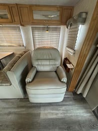 2005 Seneca 35 GS 