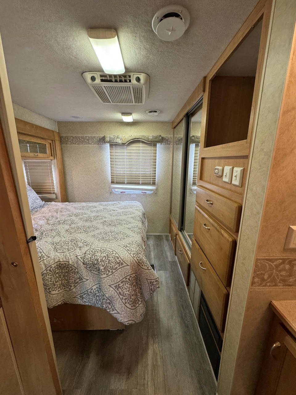 2005 Seneca 35 GS 