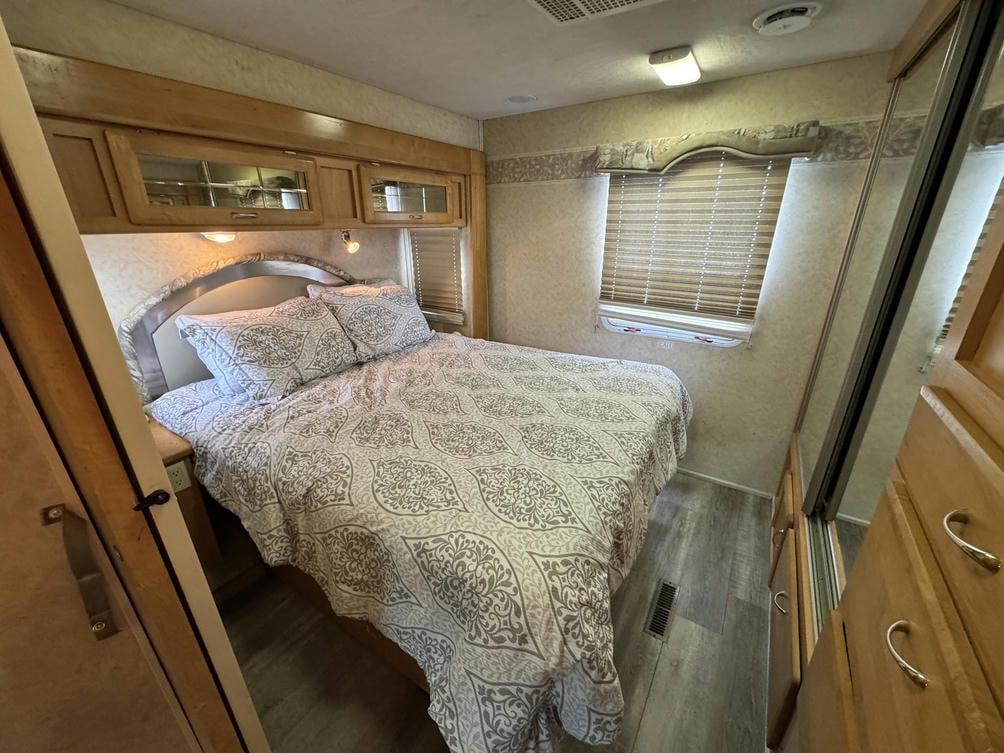 2005 Seneca 35 GS 