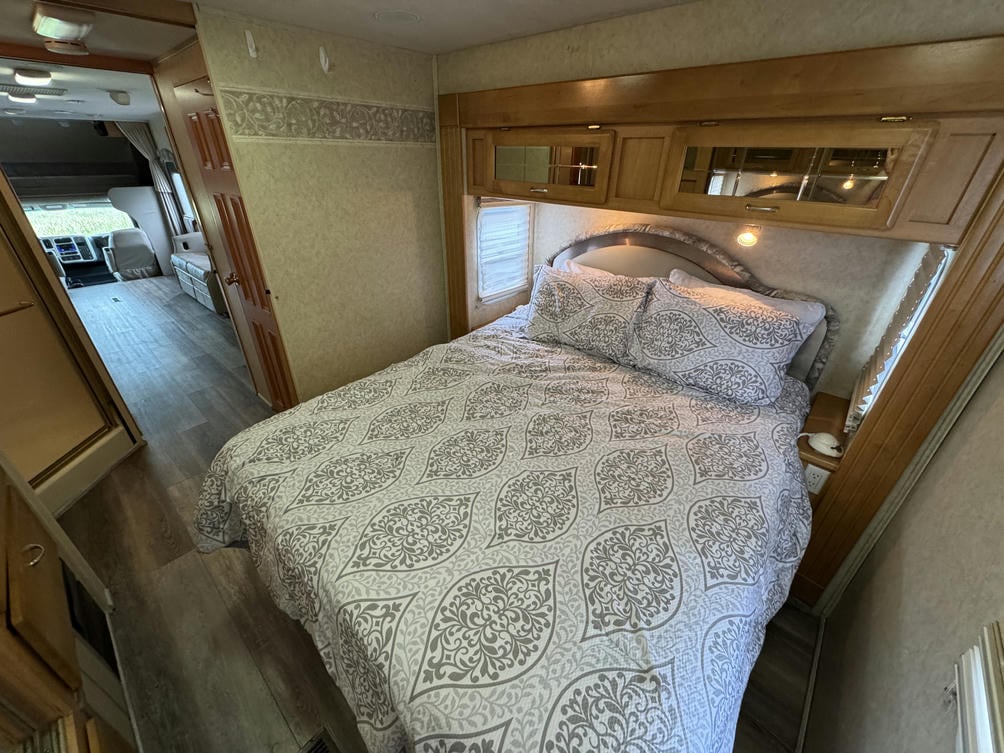 2005 Seneca 35 GS 