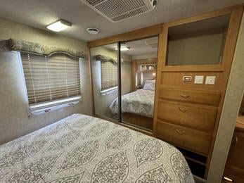 2005 Seneca 35 GS 