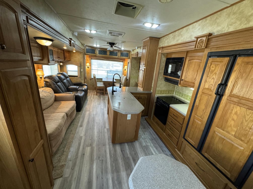 2008 Bighorn 3670RL