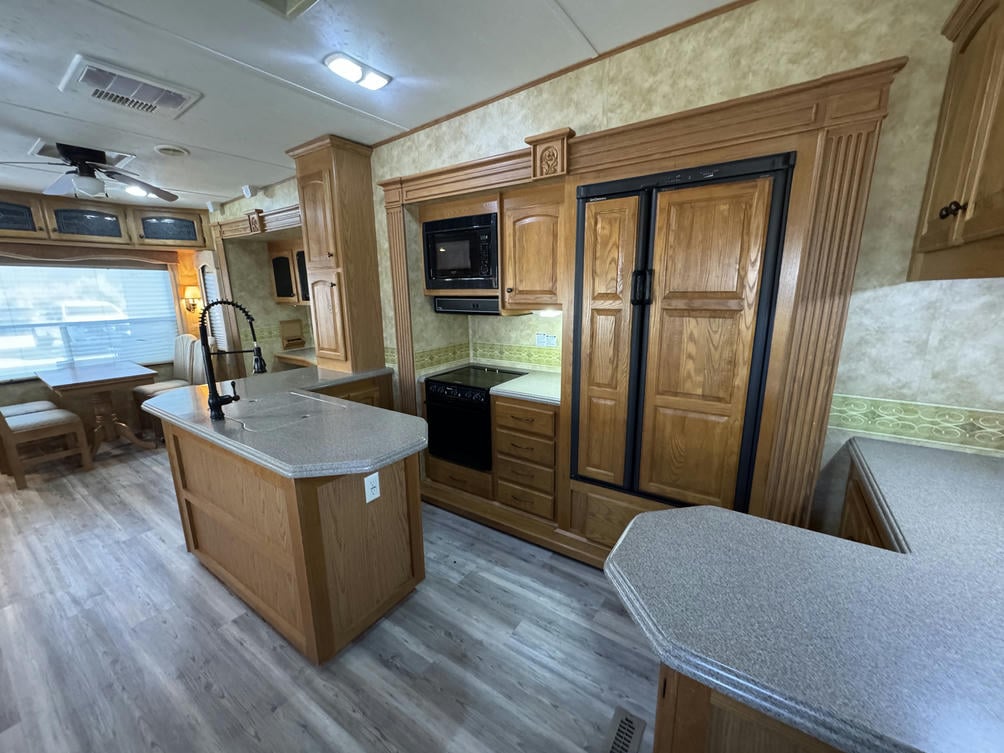 2008 Bighorn 3670RL