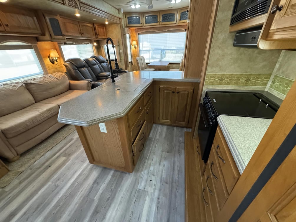 2008 Bighorn 3670RL