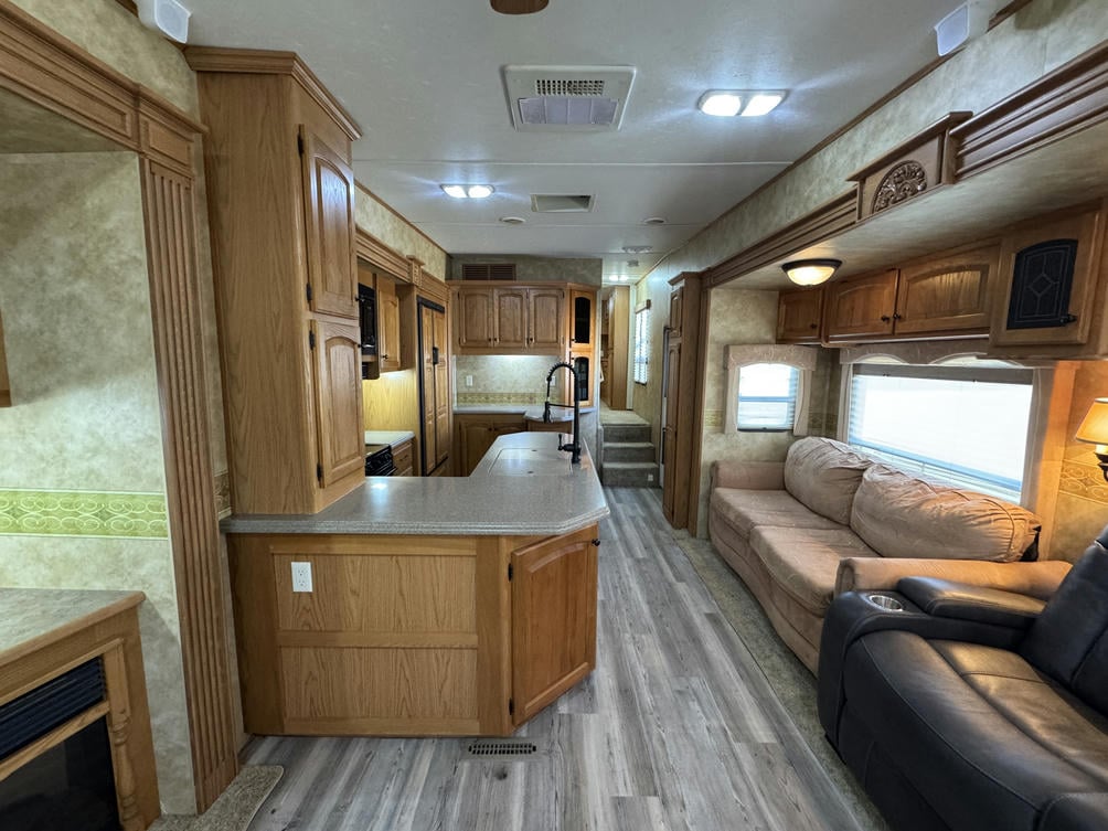 2008 Bighorn 3670RL