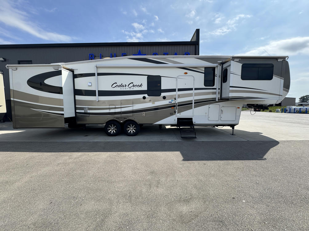 2012 Cedar Creek 38FL