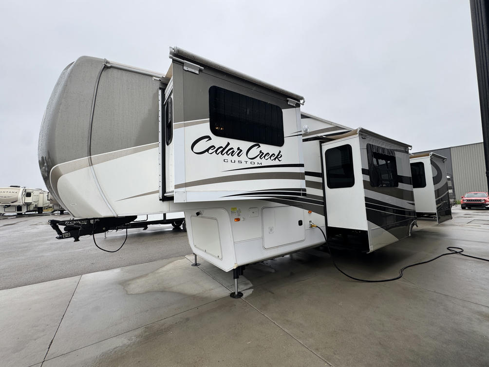 2012 Cedar Creek 38FL
