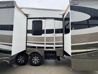 2012 Cedar Creek 38FL