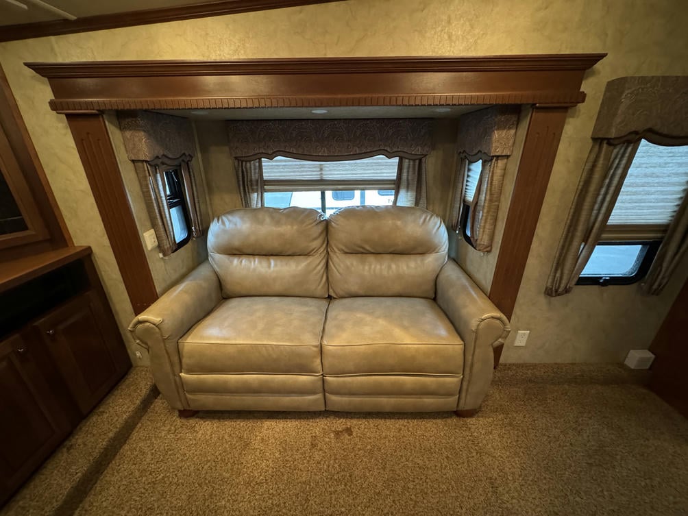 2012 Cedar Creek 38FL