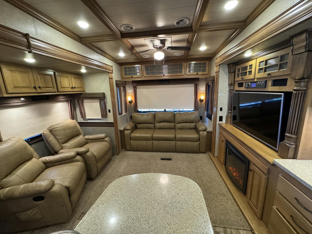 2016 Big Horn 3270RS