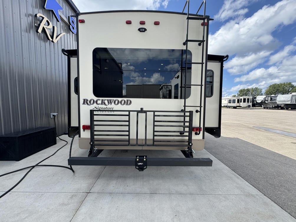 2016 Rockwood 8299BS