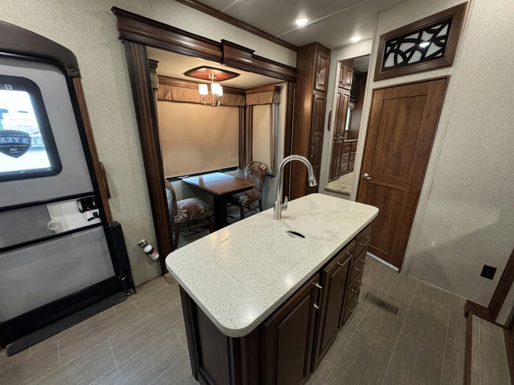 2018 Alpine 3700FL