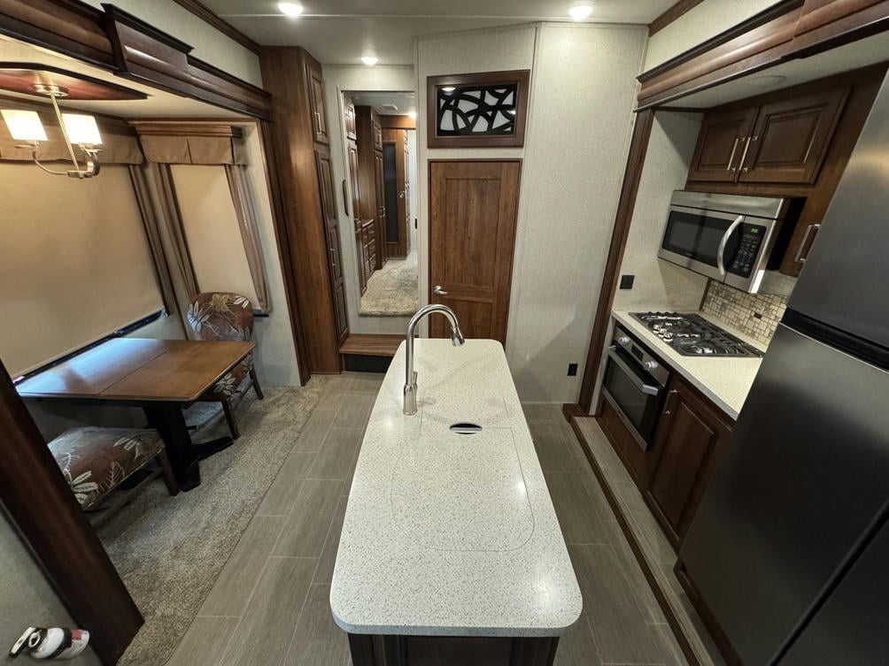 2018 Alpine 3700FL