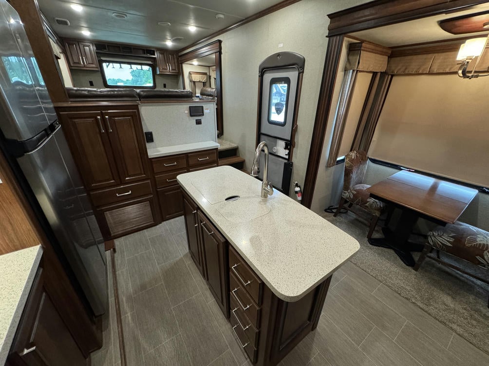 2018 Alpine 3700FL