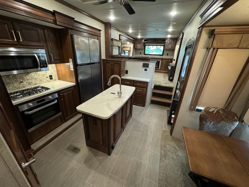 2018 Alpine 3700FL