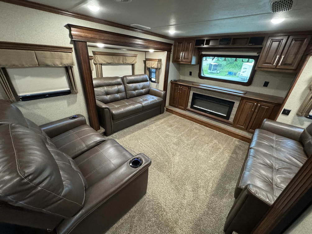 2018 Alpine 3700FL
