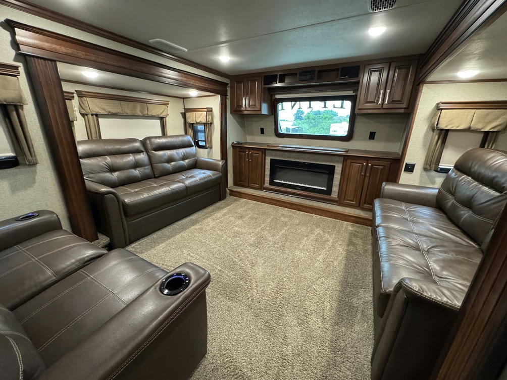 2018 Alpine 3700FL