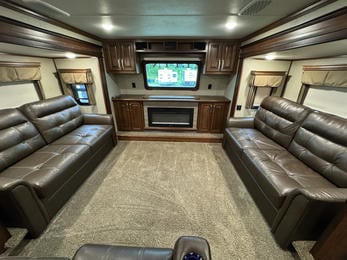 2018 Alpine 3700FL
