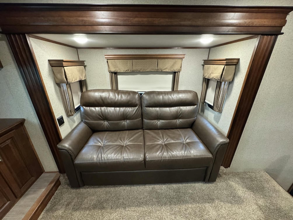 2018 Alpine 3700FL