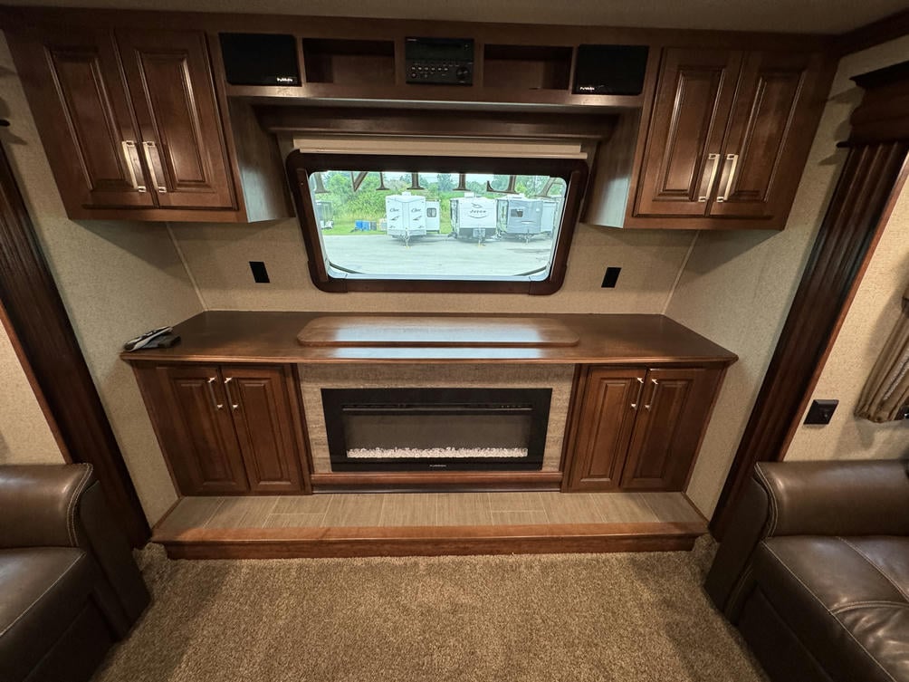 2018 Alpine 3700FL