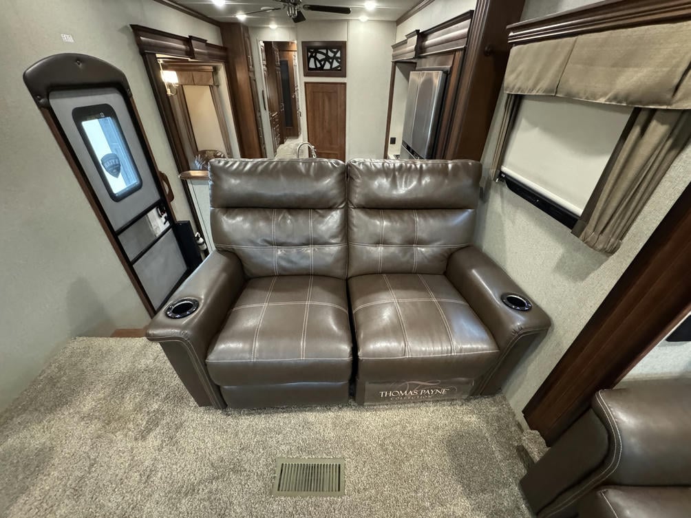 2018 Alpine 3700FL