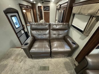 2018 Alpine 3700FL