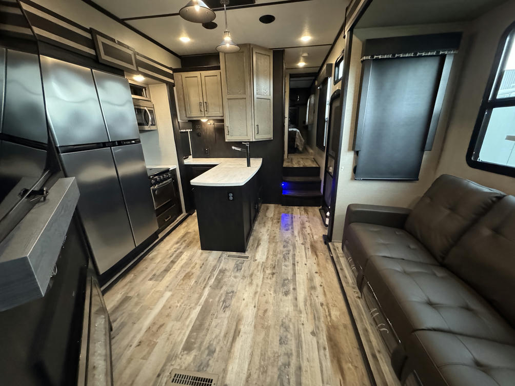 2018 Fuzion 371