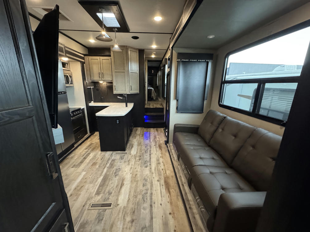2018 Fuzion 371