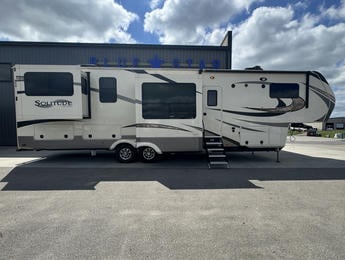 2018 Solitude ST375RES