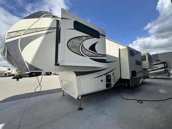 2018 Solitude ST375RES