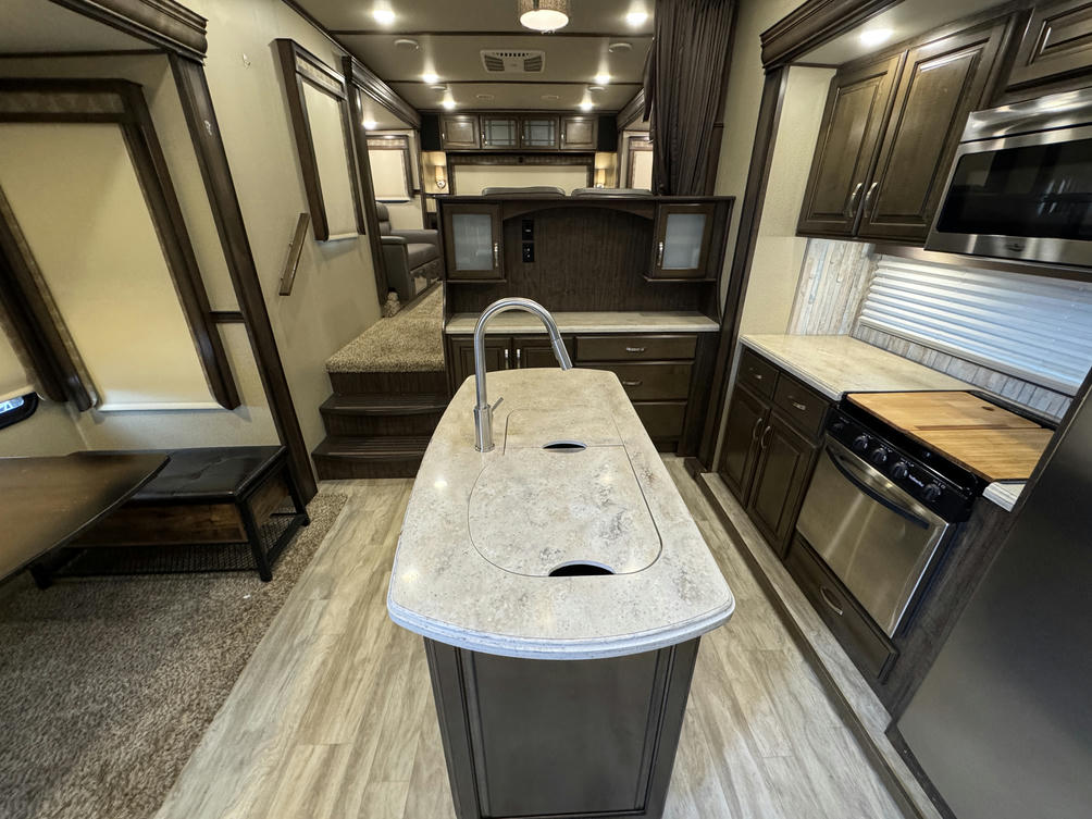 2018 Solitude ST375RES