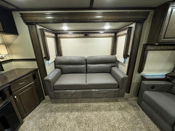 2018 Solitude ST375RES
