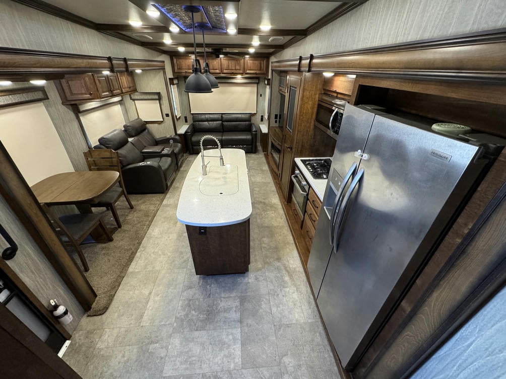2019 Big Country 3560SS