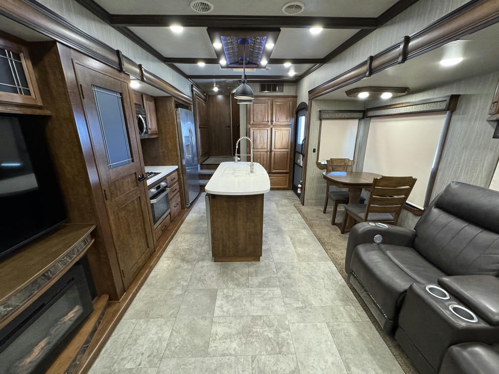 2019 Big Country 3560SS
