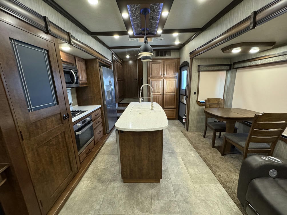 2019 Big Country 3560SS