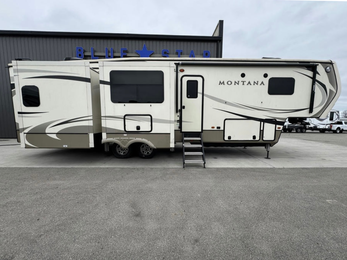 2019 Montana 3561RL