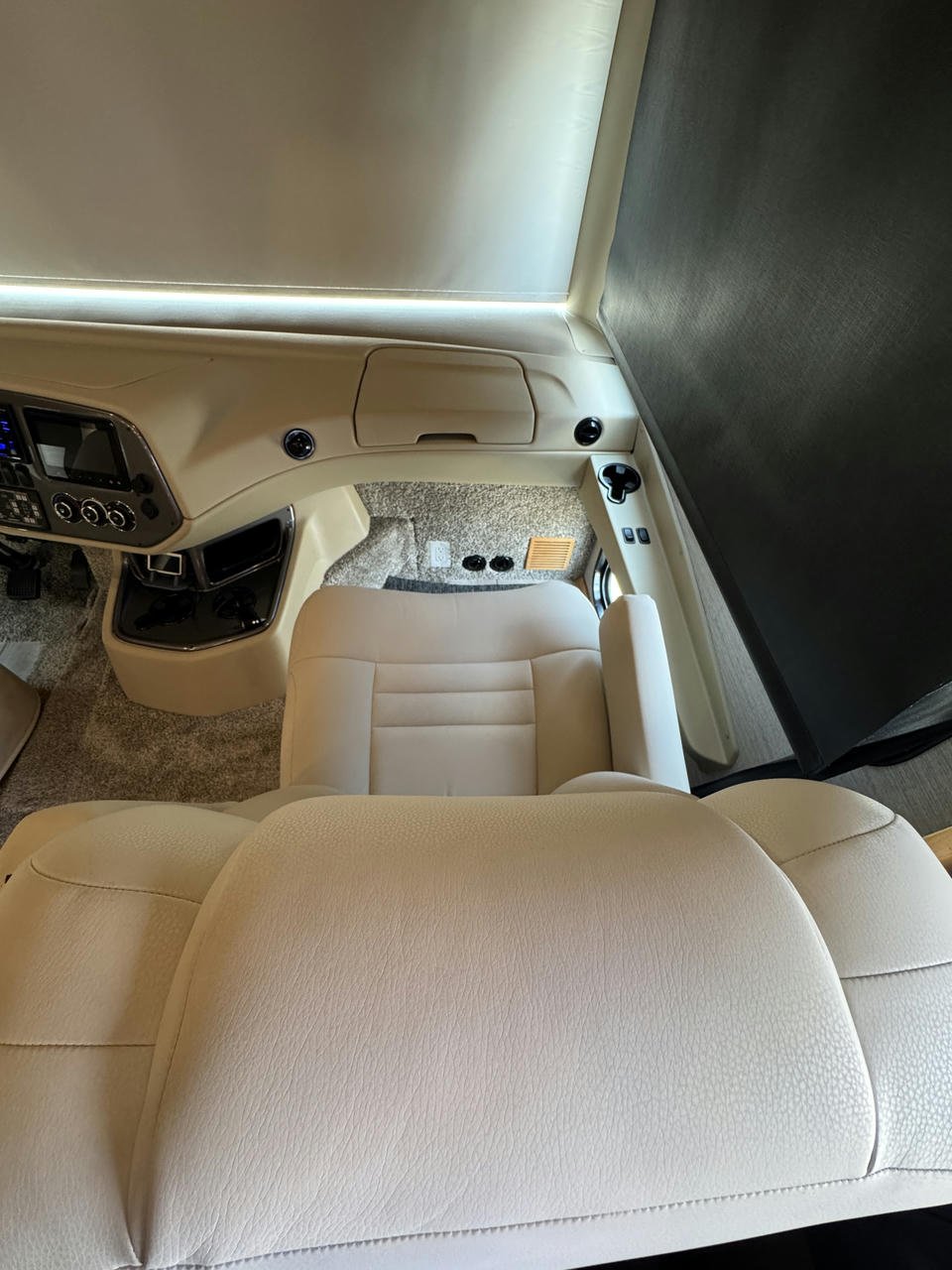 2021 Open Road Allegro 32 SA