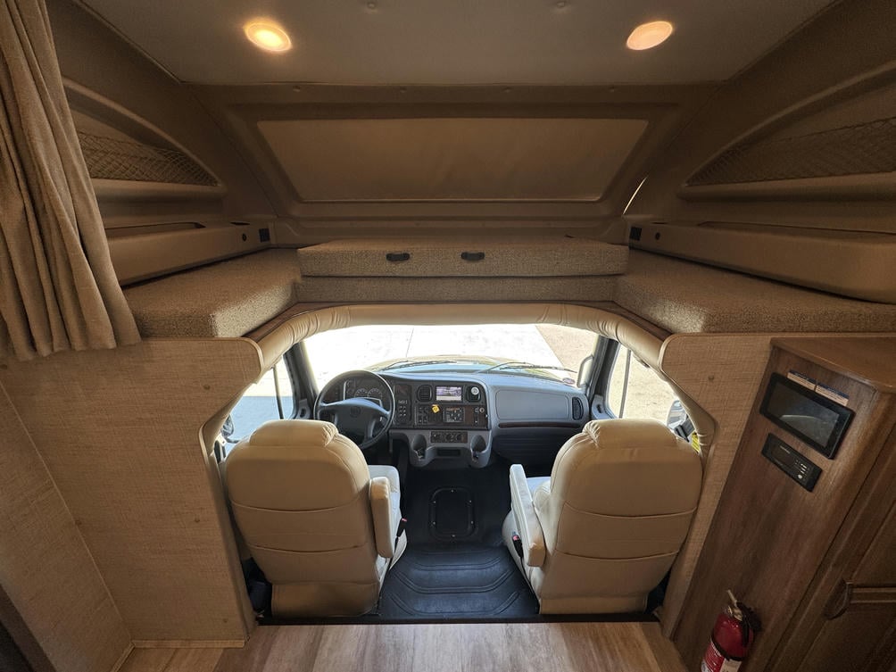 2021 Seneca 37K
