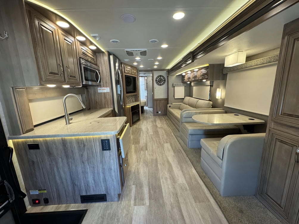 2021 Seneca 37K