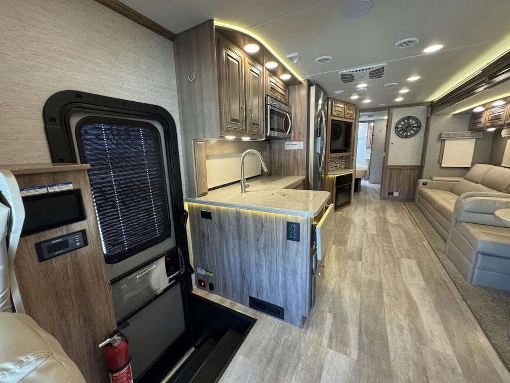 2021 Seneca 37K