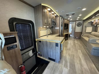 2021 Seneca 37K