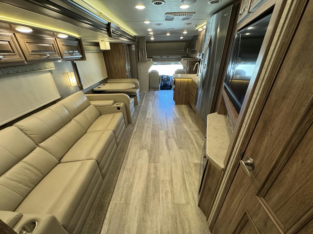 2021 Seneca 37K