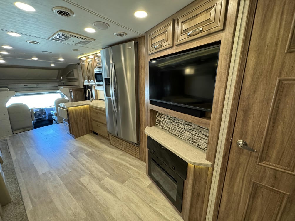 2021 Seneca 37K