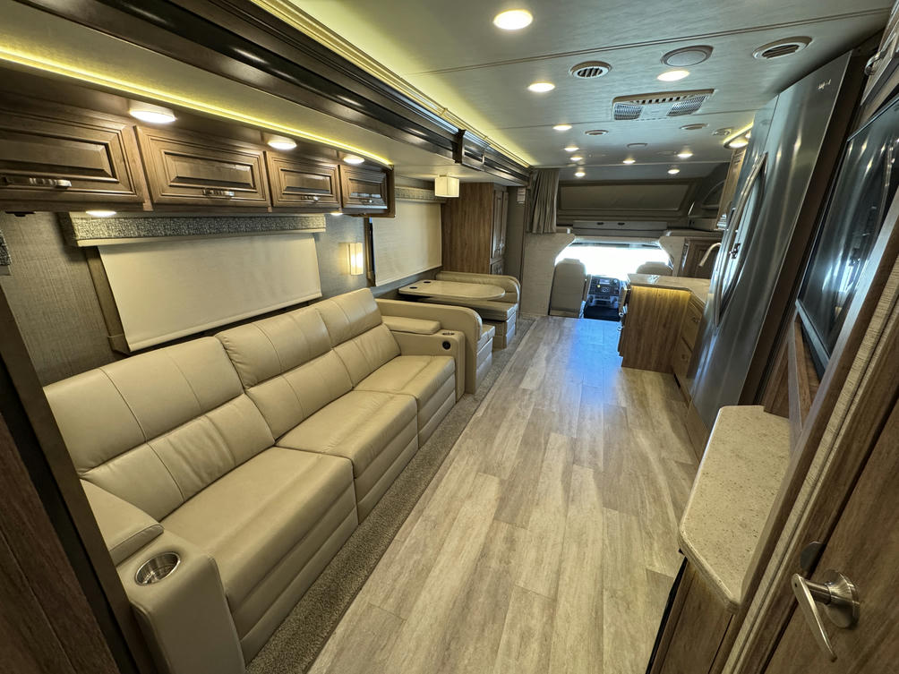 2021 Seneca 37K