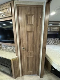 2021 Seneca 37K