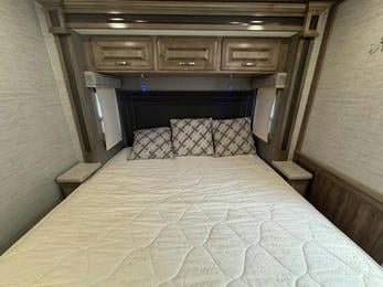 2021 Seneca 37K