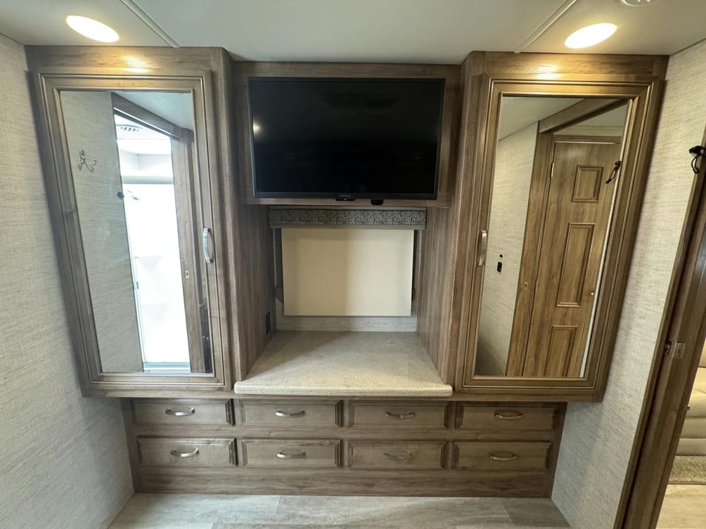 2021 Seneca 37K