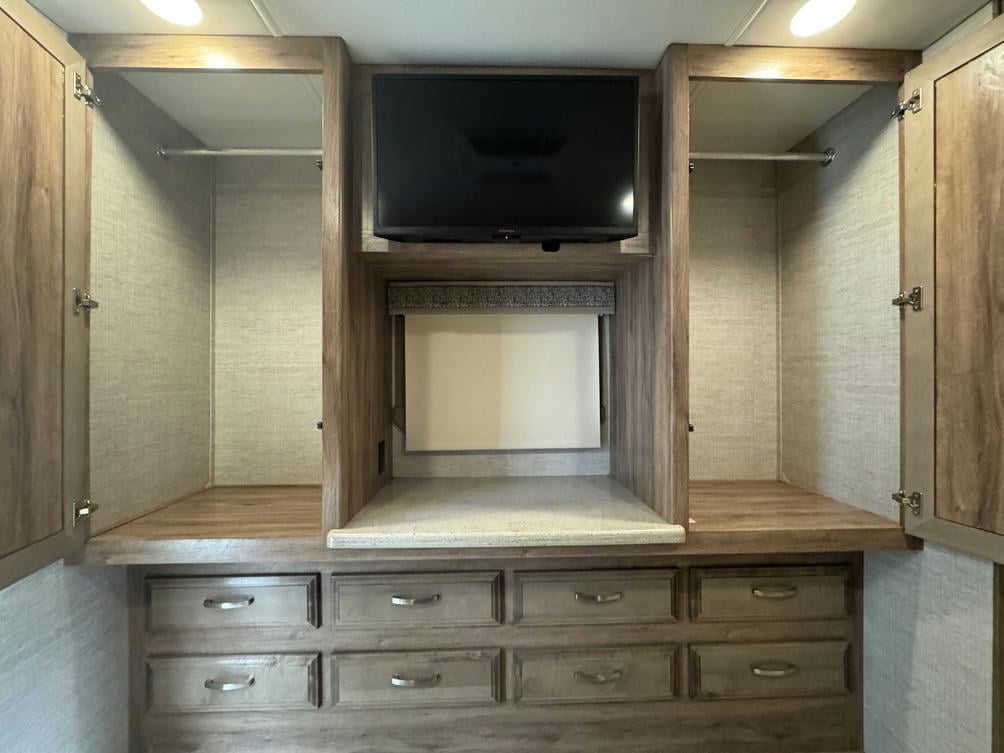 2021 Seneca 37K