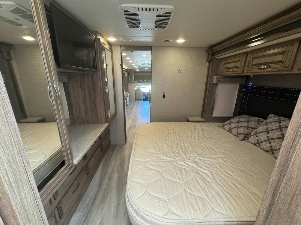 2021 Seneca 37K