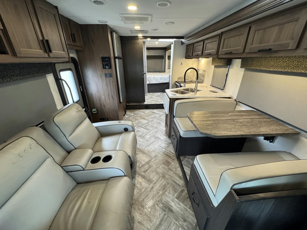 2021 Sunseeker 3050S